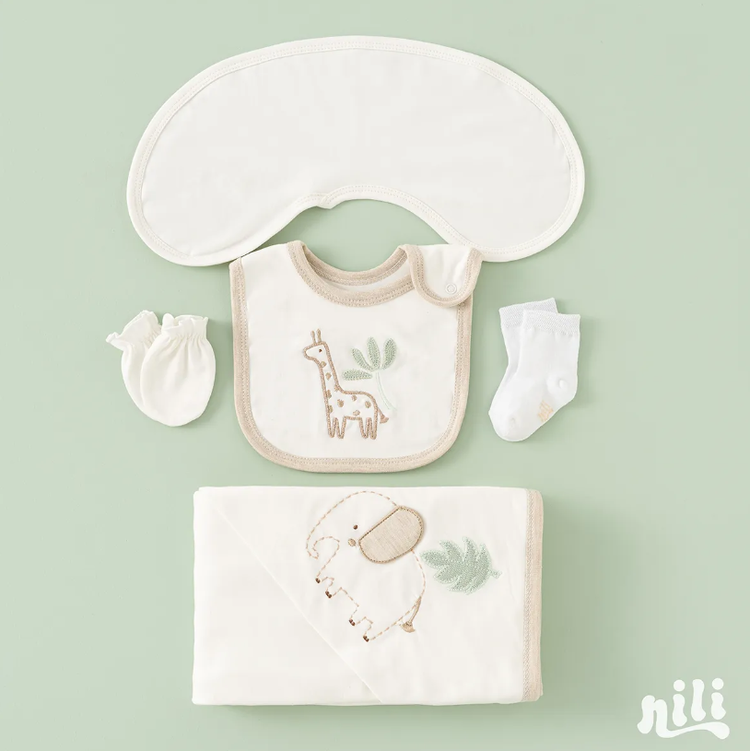 ست بیمارستانی جعبه ای 13 تکه نیلی nili طرح زرافه کد 3967